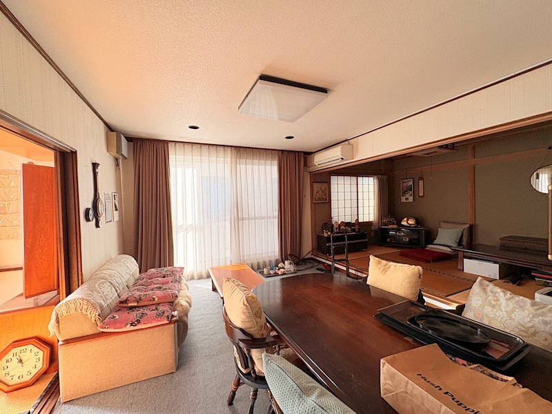 桜町５丁目３４番　戸建て 内観写真（リビング）