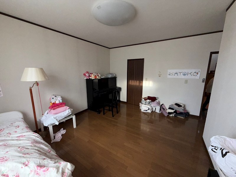 公園町１５２番　戸建て 内観写真（リビング以外の居室）