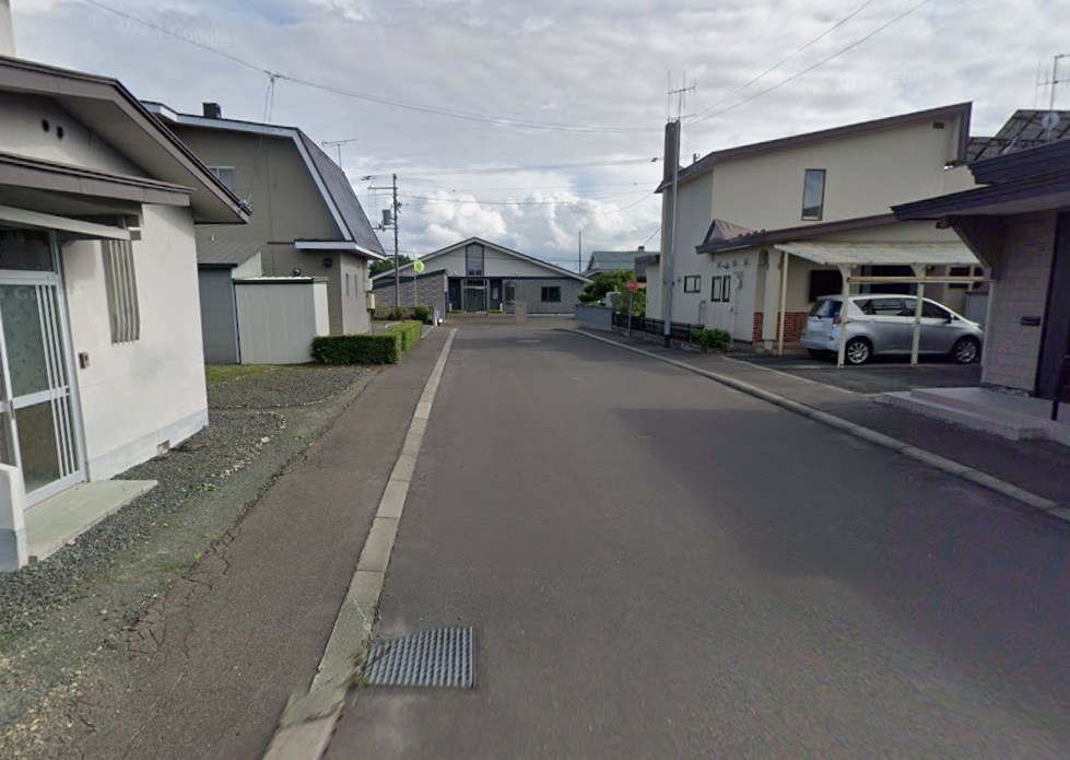 高栄東町４丁目１６４番　戸建て 現地写真（前面道路含む現地写真）