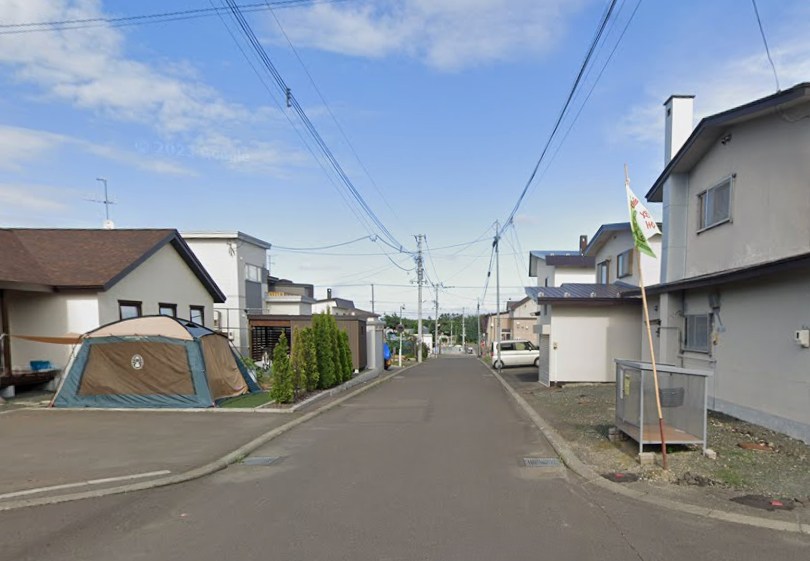 高栄東町４丁目１６４番　戸建て 現地写真（前面道路含む現地写真）