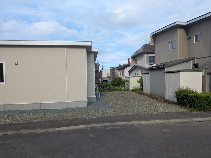 高栄東町４丁目１６４番　戸建て 現地写真（駐車場）