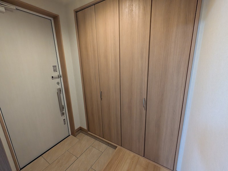 高栄東町４丁目１６４番　戸建て 現地写真（玄関）
