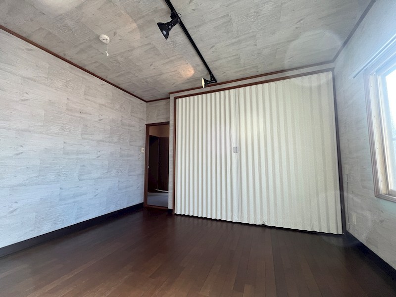 青葉町18番　戸建て 内観写真（リビング以外の居室）