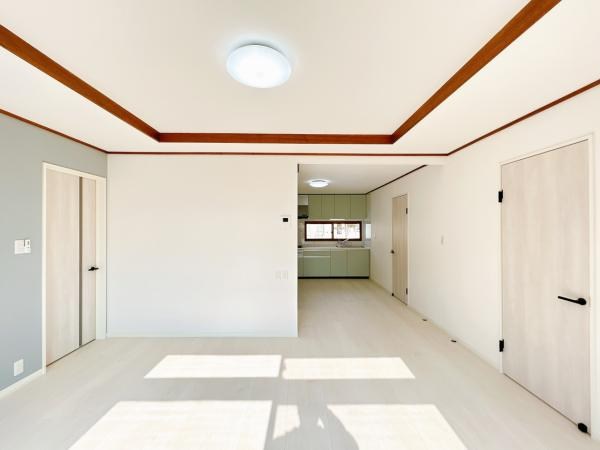 高栄西町７丁目９８番　戸建て 内観写真（リビング）