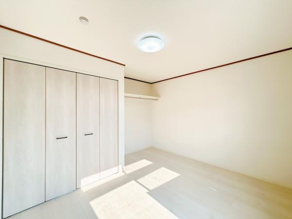 高栄西町７丁目９８番　戸建て 内観写真（リビング以外の居室）