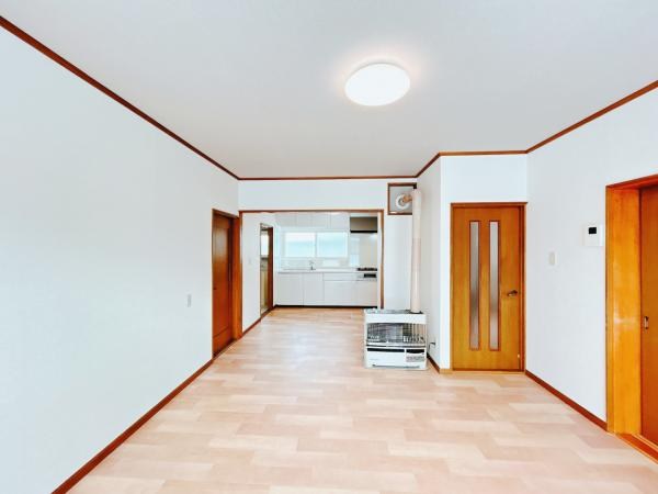 中ノ島町３丁目１１番　戸建て 内観写真（リビング）
