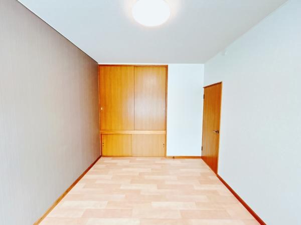 中ノ島町３丁目１１番　戸建て 内観写真（リビング以外の居室）