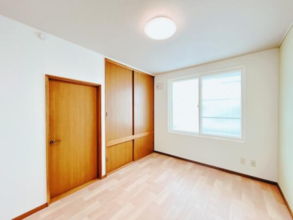中ノ島町３丁目１１番　戸建て 内観写真（リビング以外の居室）