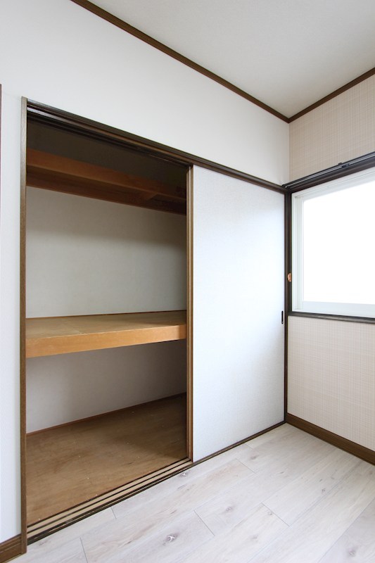 北進町３丁目５４番　共同住宅 内観写真（収納）