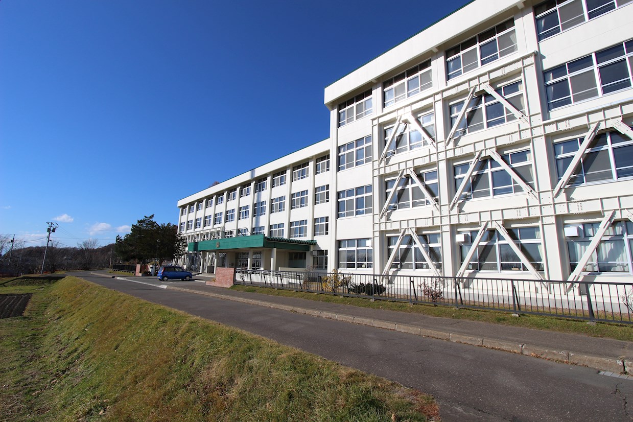 北進町３丁目５４番　共同住宅 中学校