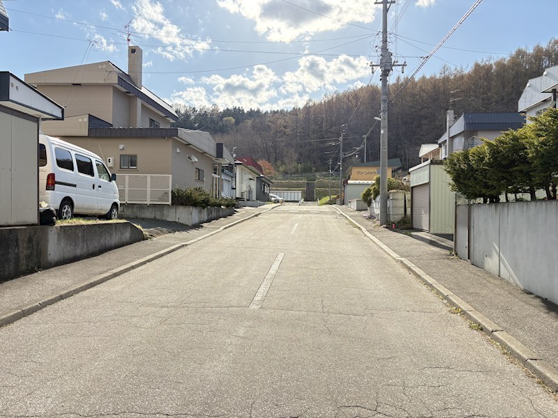 緑ヶ丘３丁目４２番　戸建て 現地写真（前面道路含む現地写真）