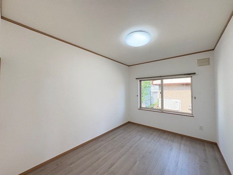 緑ヶ丘３丁目４２番　戸建て 内観写真（リビング以外の居室）
