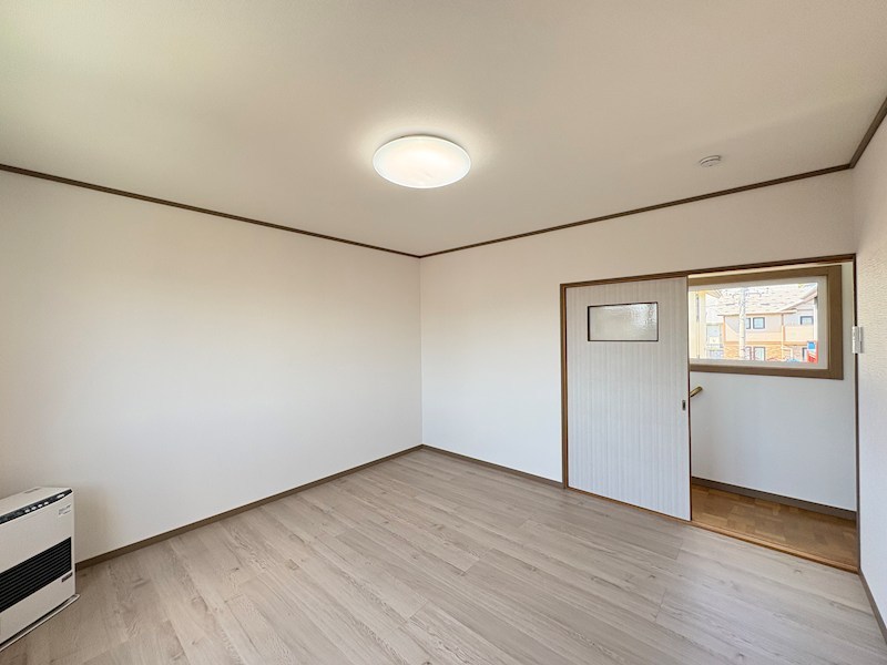 緑ヶ丘３丁目４２番　戸建て 内観写真（リビング以外の居室）