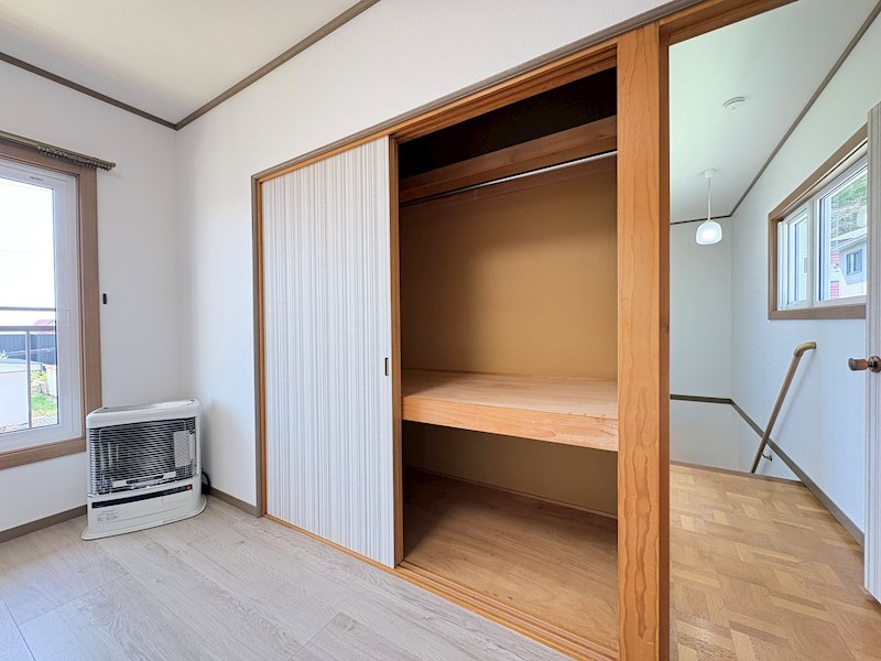 緑ヶ丘３丁目４２番　戸建て 内観写真（収納）