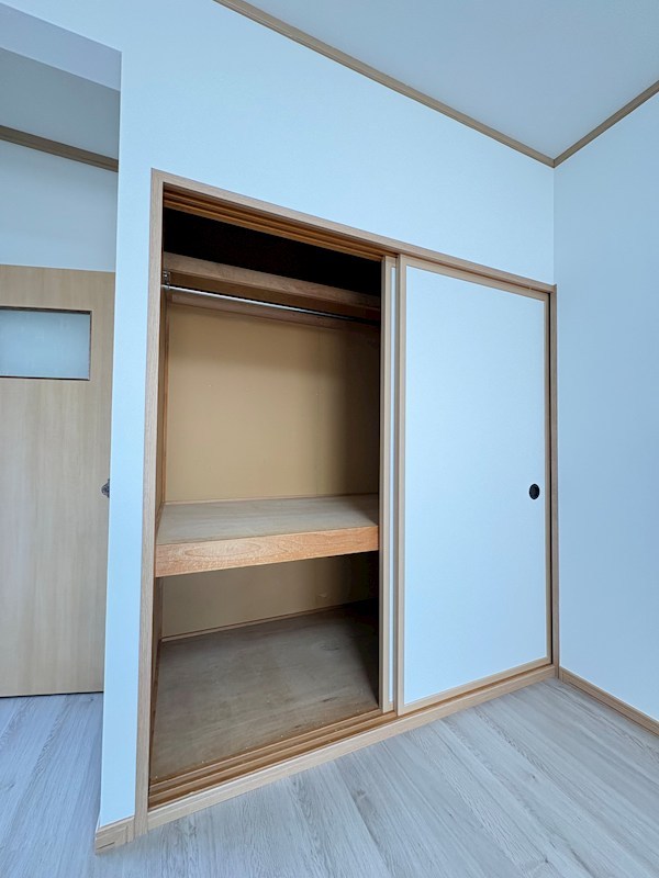 緑ヶ丘３丁目４２番　戸建て 内観写真（収納）