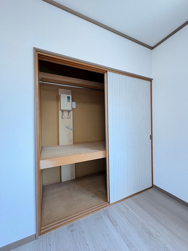 緑ヶ丘３丁目４２番　戸建て 内観写真（収納）
