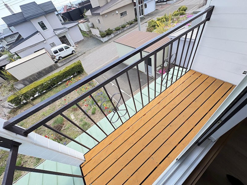 緑ヶ丘３丁目４２番　戸建て 現地写真（バルコニー）