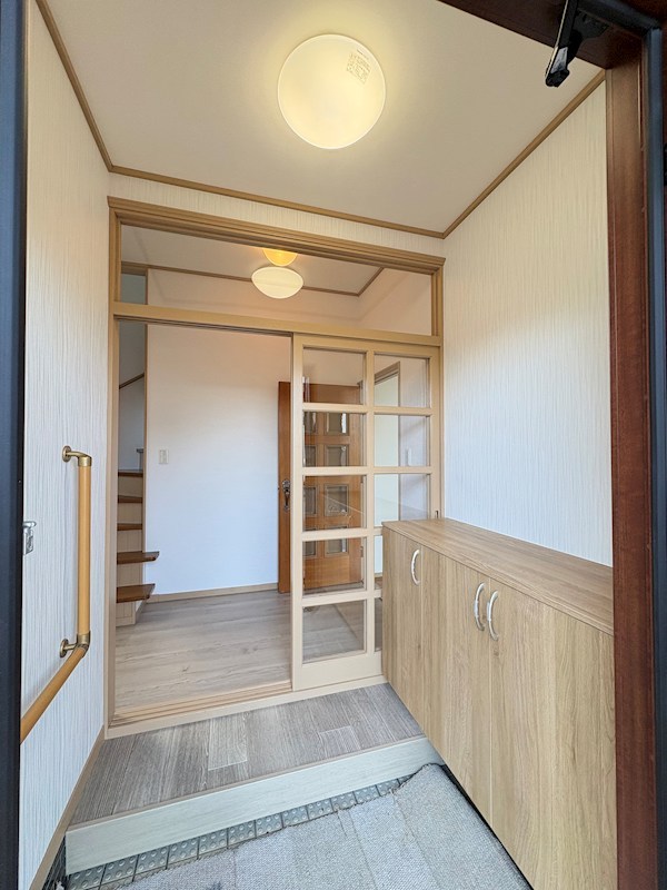 緑ヶ丘３丁目４２番　戸建て 現地写真（玄関）