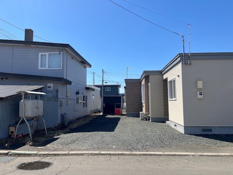 小泉２４４番　戸建て 現地写真（駐車場）