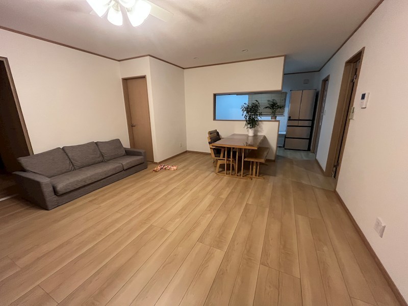 小泉２４４番　戸建て 内観写真（リビング）