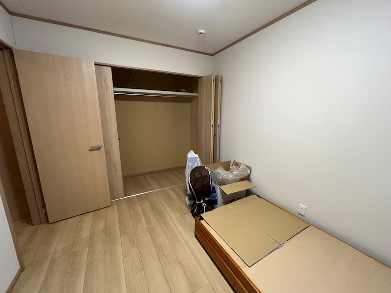 小泉２４４番　戸建て 内観写真（リビング以外の居室）