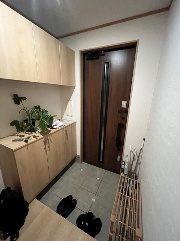 小泉２４４番　戸建て 現地写真（玄関）