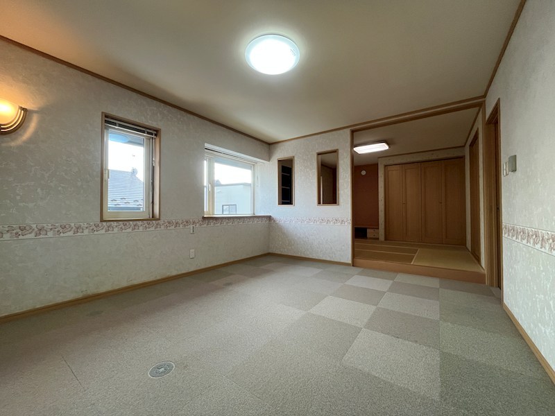 緑ヶ丘５丁目３５番　戸建て 内観写真（リビング以外の居室）