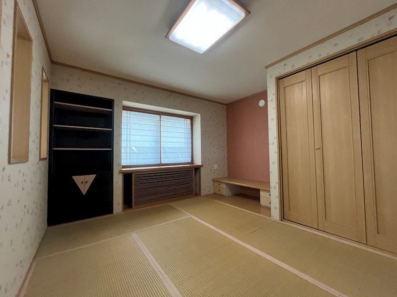 緑ヶ丘５丁目３５番　戸建て 内観写真（リビング以外の居室）