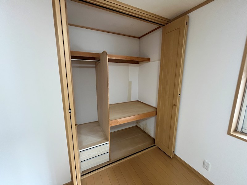 緑ヶ丘５丁目３５番　戸建て 内観写真（収納）