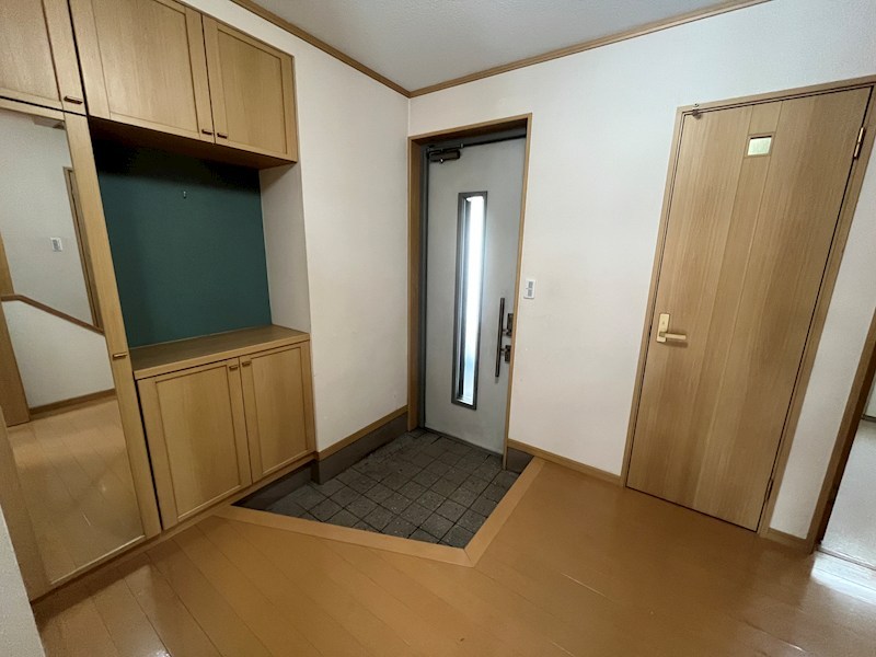 緑ヶ丘５丁目３５番　戸建て 現地写真（玄関）