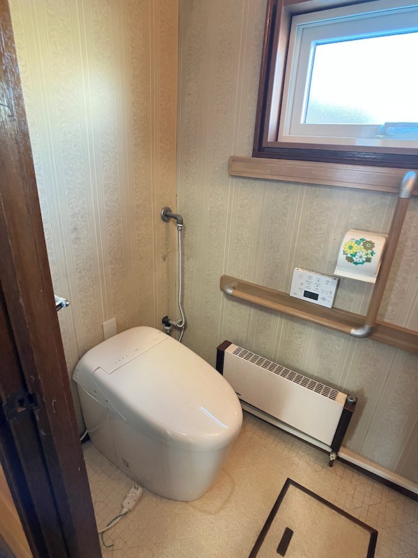 東三輪４丁目１６番　戸建て 内観写真（トイレ）