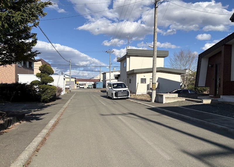 東三輪４丁目１６番　戸建て 現地写真（前面道路含む現地写真）