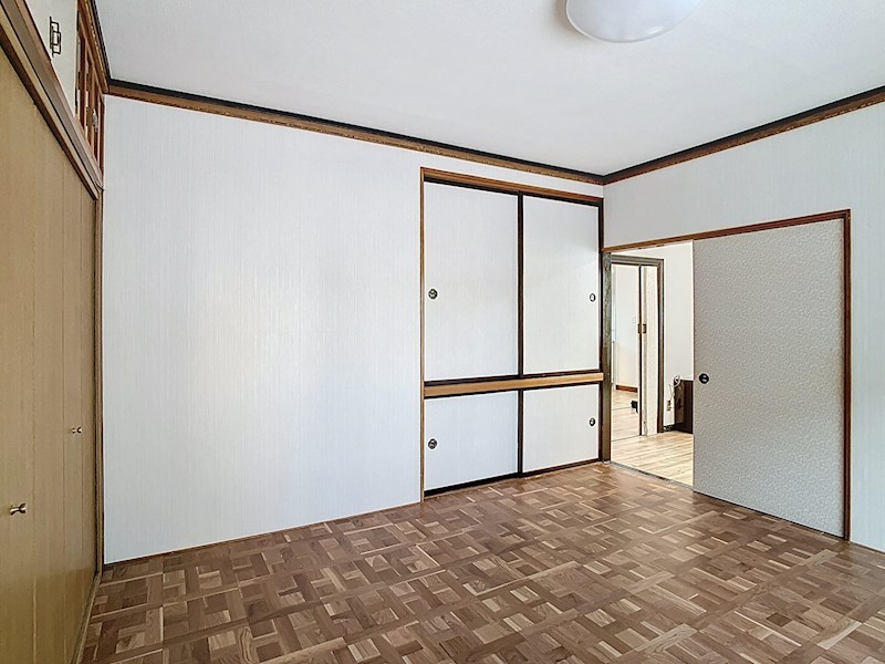 東三輪４丁目１６番　戸建て 内観写真（リビング以外の居室）