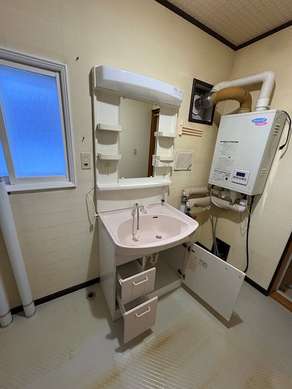 高栄東町３丁目１７１番　戸建て 内観写真（洗面台・洗面所）