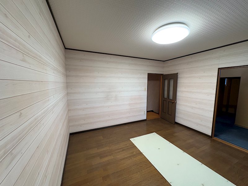 高栄東町３丁目１７１番　戸建て 内観写真（リビング以外の居室）