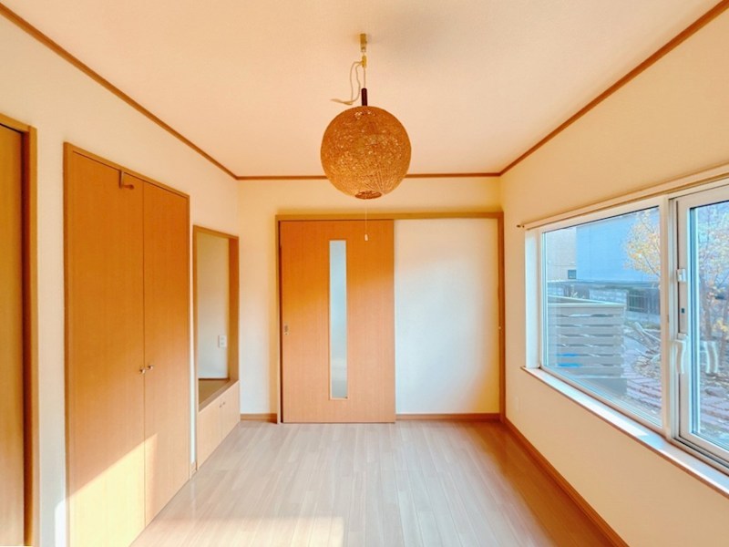 東陵町１６７番　戸建て 内観写真（リビング以外の居室）
