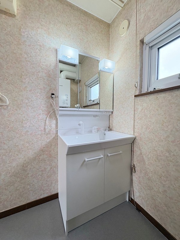 東三輪５丁目５番　戸建て 内観写真（洗面台・洗面所）
