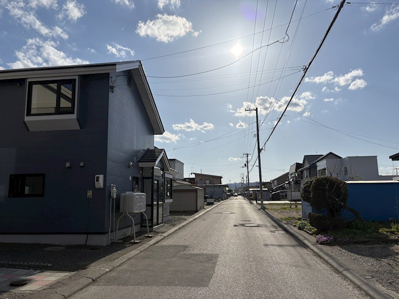 東三輪５丁目５番　戸建て 現地写真（前面道路含む現地写真）