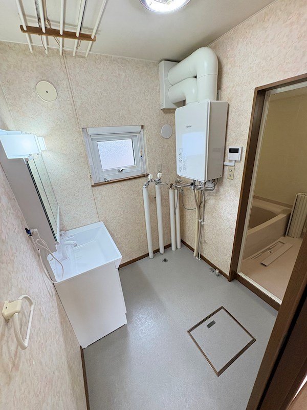 東三輪５丁目５番　戸建て 内観写真（洗面台・洗面所）