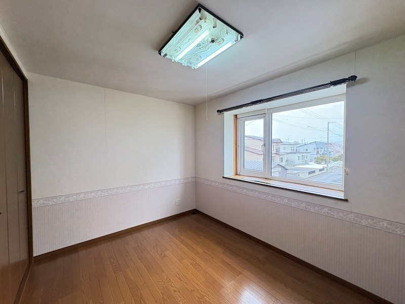 東三輪５丁目５番　戸建て 内観写真（リビング以外の居室）