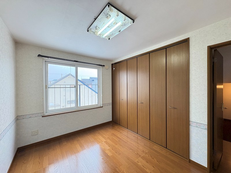 東三輪５丁目５番　戸建て 内観写真（リビング以外の居室）