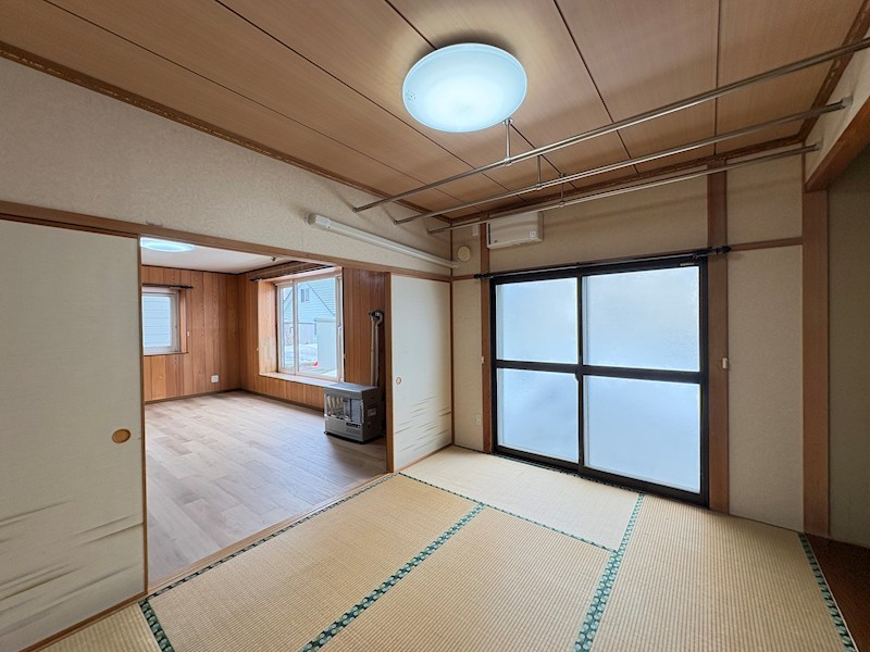 東三輪５丁目５番　戸建て 内観写真（リビング以外の居室）