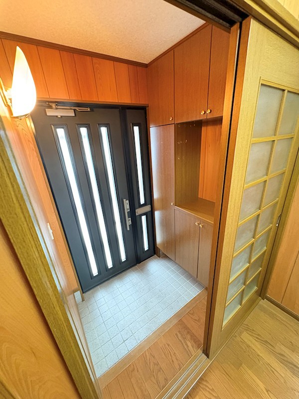 東三輪５丁目５番　戸建て 現地写真（玄関）