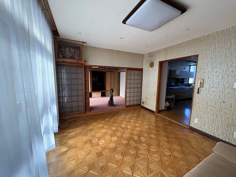 桜町３丁目２６番　戸建て 内観写真（リビング）