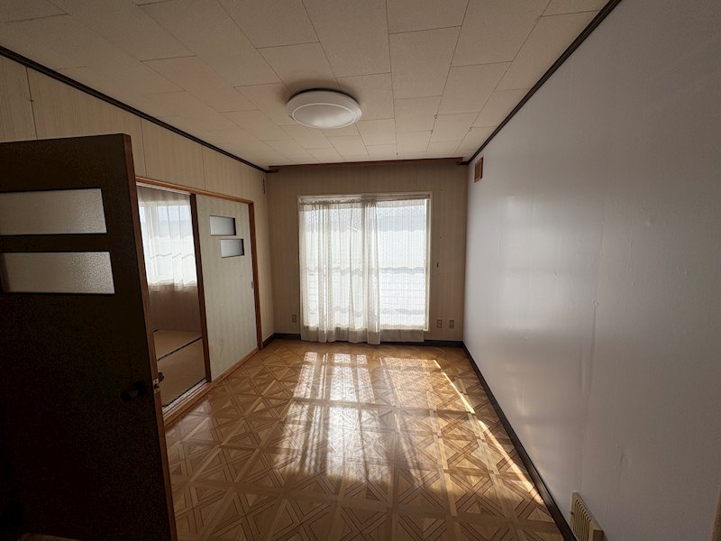 桜町３丁目２６番　戸建て 内観写真（リビング以外の居室）