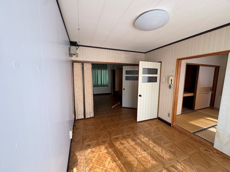 桜町３丁目２６番　戸建て 内観写真（リビング以外の居室）