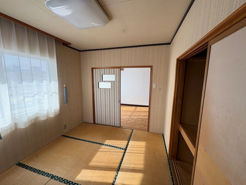 桜町３丁目２６番　戸建て 内観写真（リビング以外の居室）