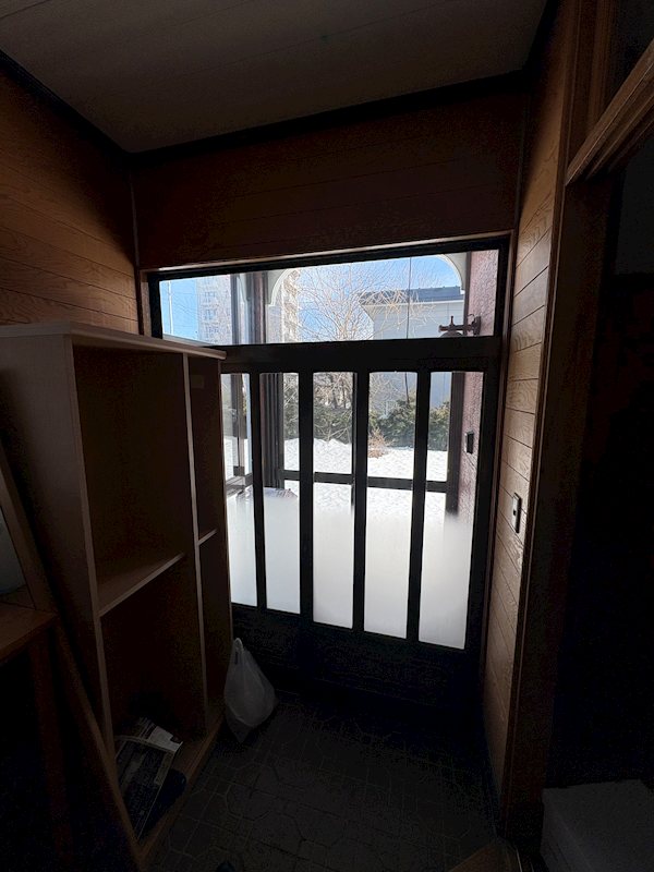 桜町３丁目２６番　戸建て 現地写真（玄関）