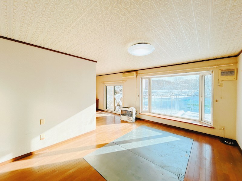 中ノ島町４丁目１０番　戸建て 内観写真（リビング）