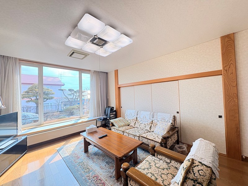 美山町南８丁目４５番　戸建て 内観写真（リビング）